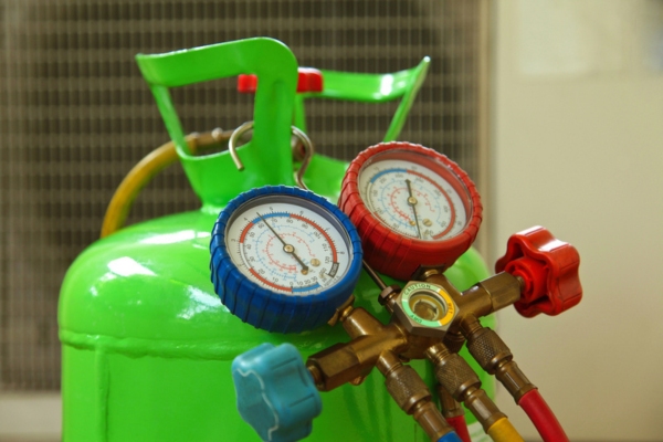 air conditioner refrigerant tank
