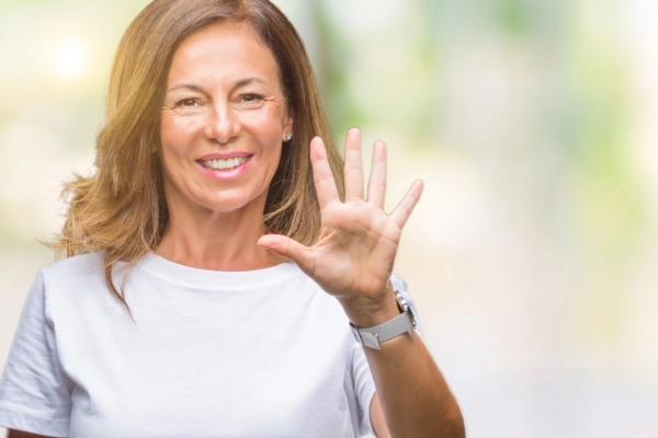 woman holding 5 fingers up depicting reasons for shower squealing noise