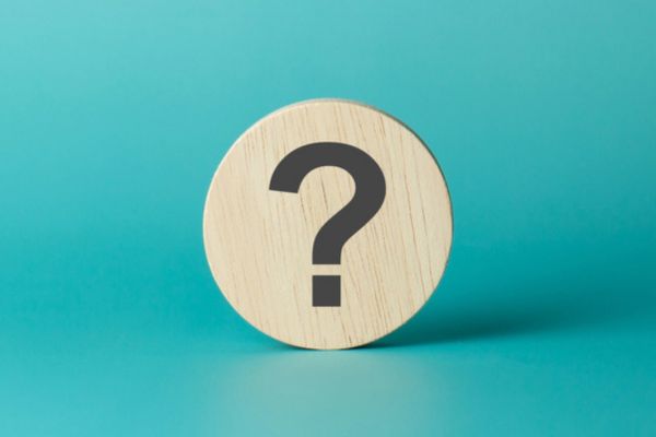 question mark on wooden circular chip depicting FAQs about heating oil additives