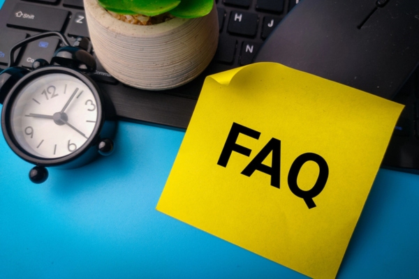 FAQ on a sticky note beside an alarm clock depicting Mitsubishi Ductless Single Zone vs Multi Zone questions