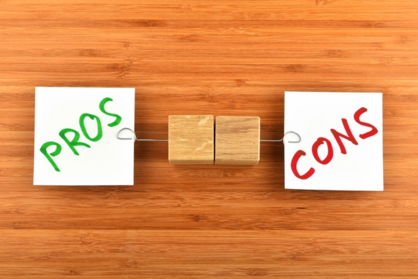 pros and cons written on a note depicting advantages and limitations of Multi Zone Systems