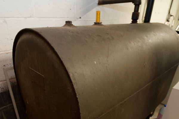 Heating oil tank and gauge